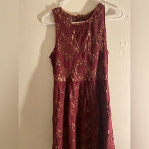 beautiful dress great for formal or fancy events